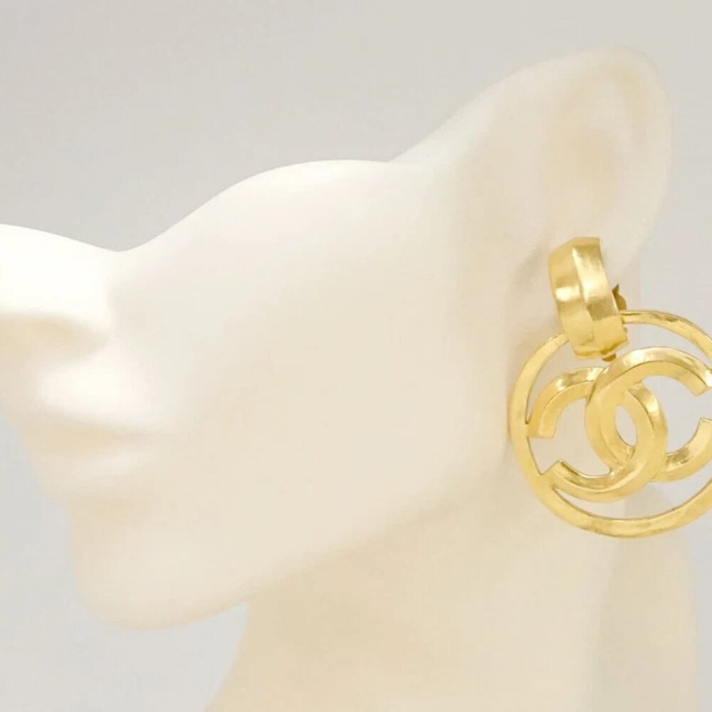 CHANEL CC Logos Round Dangle Earrings Gold Tone 96P Auth #35394 - Picture 2 of 5
